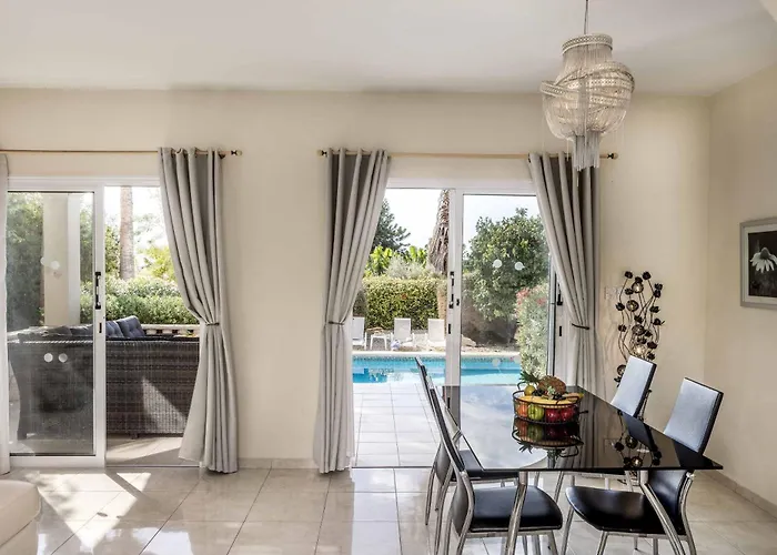 Ambrosia Vila Pegeia